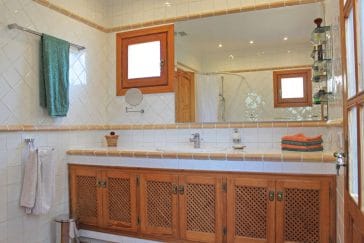 Bathroom with sinke and wooden washbasin cabinets
