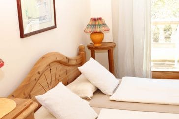 Double wooden bed of finca 'Joya's bedroom with terrace access