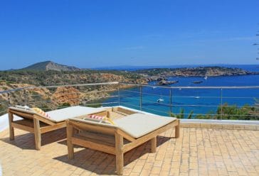 2 Loungers on terrace with direct view to sea