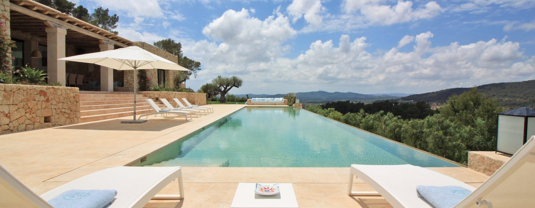 At the infinity pool you can look over the landscape