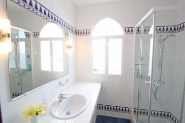Bathroom with one sink and corner shower