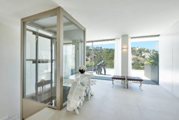 Stainless steel lift in hall
