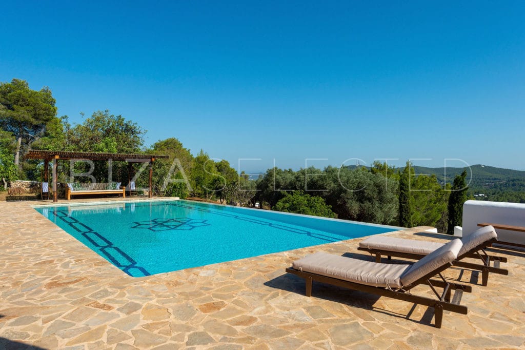 Pool with 2 sun beds, a chill-out zone with sofa and views to green countryside