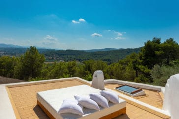 Double sun bed on the roof with terrific views over green landscape