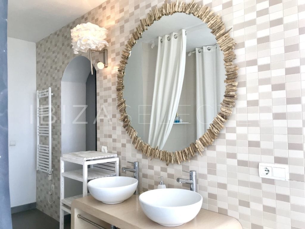 Bathroom with 2 round sinks and mirrow
