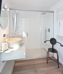 Bathroom with round washbasin and walk-in shower
