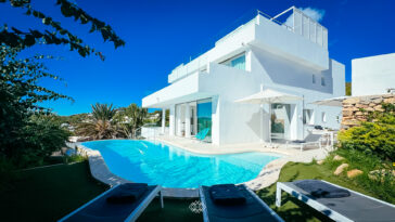 Tombenzon Villa Triple X 2024 01