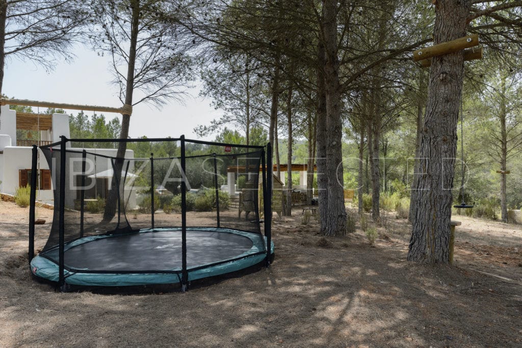 Round ground trampolin for children