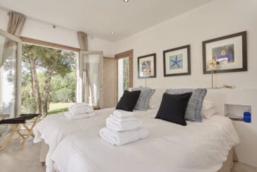 Double bedroom with access to garden in natural beige design