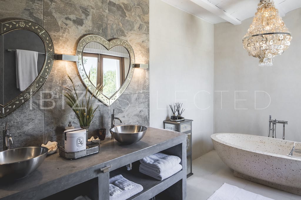Bathroom in silver metallic design with round stone bathtub