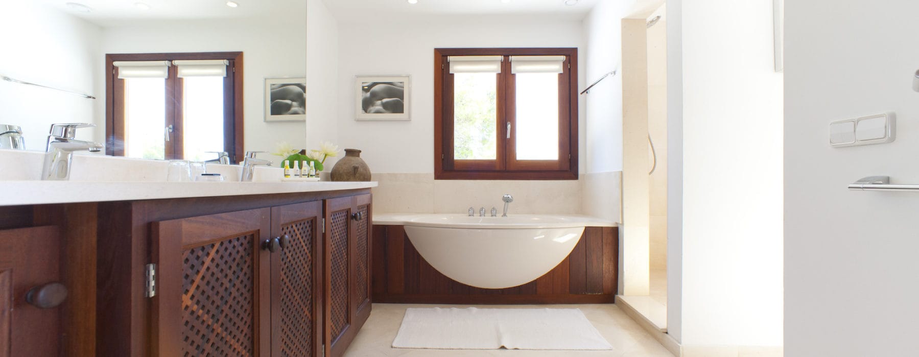 Modern bathroom with wooden finishes with bathtub and separate shower
