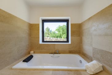 Square big bathtub with window
