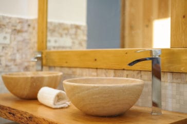 2 stone washbasins in Blakstad style