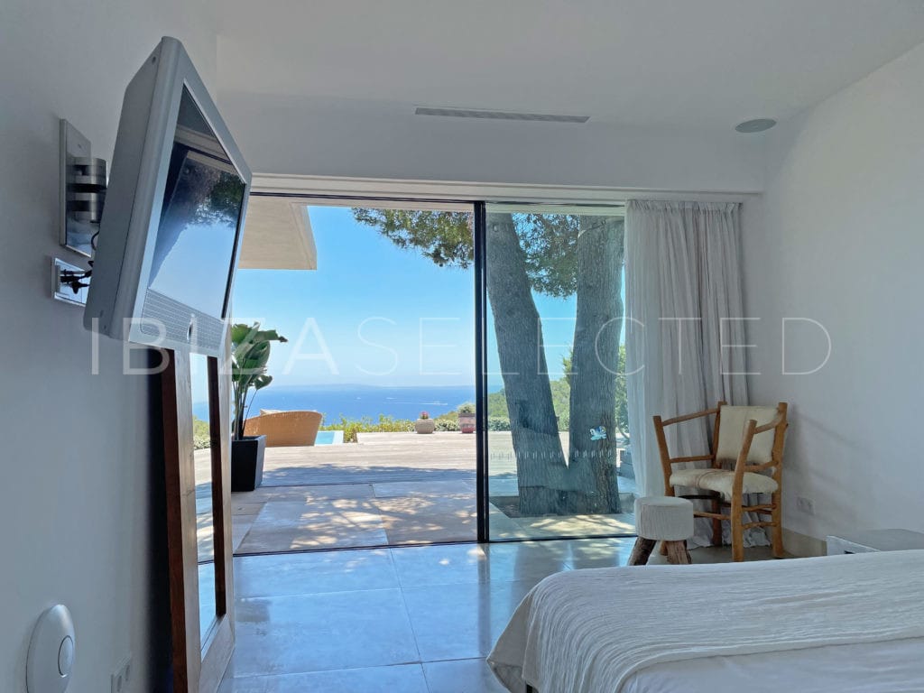 From the double bedroom with large door window wall you have great sea views and direct access to the pool area