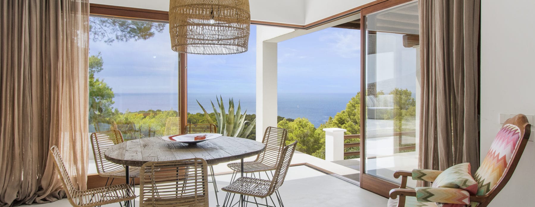 Dining corner with glass front and sea views