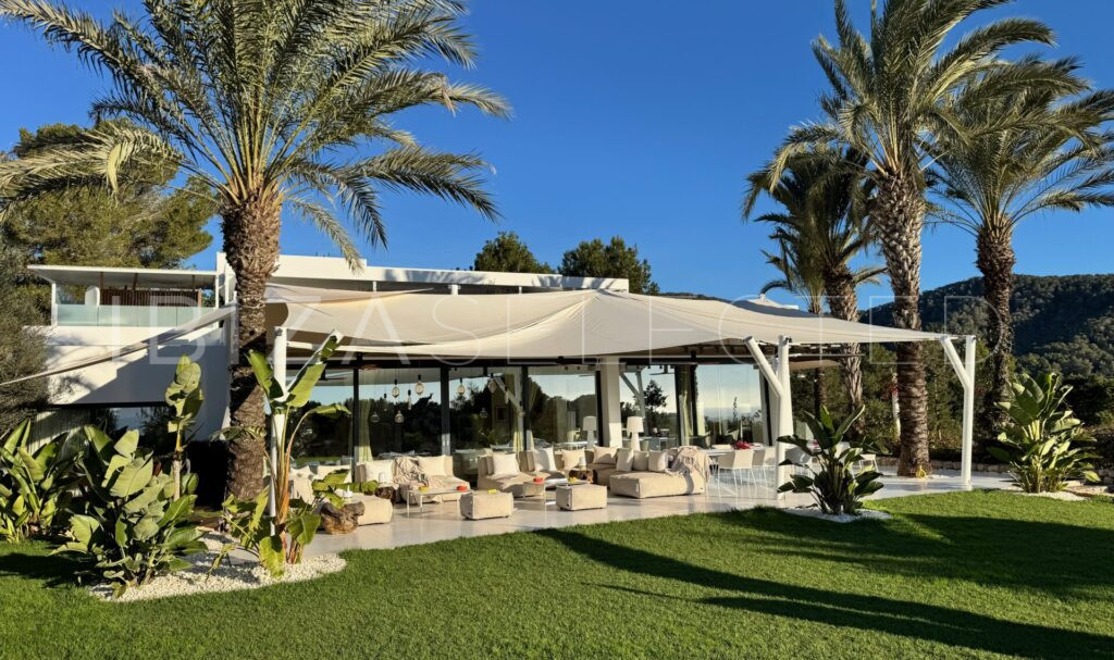 EXT. CT TERRACE CHILL 1