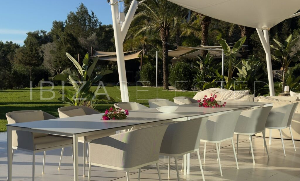 EXT. CT TERRACE DINING 1