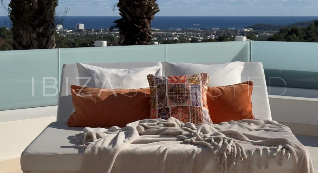 TERRACE 1ST FLOOR CLOSE 1