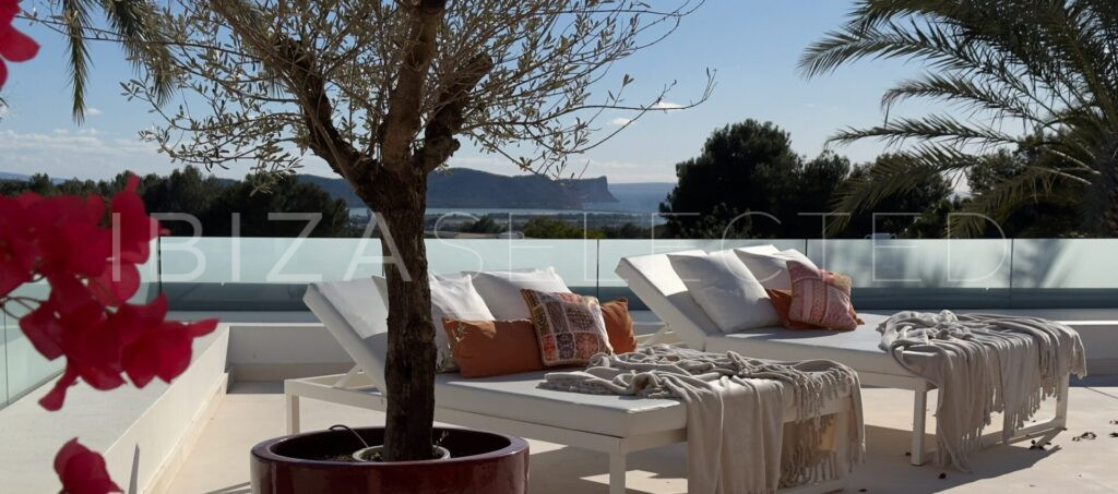 TERRACE 1ST FLOOR MEDIUM 1