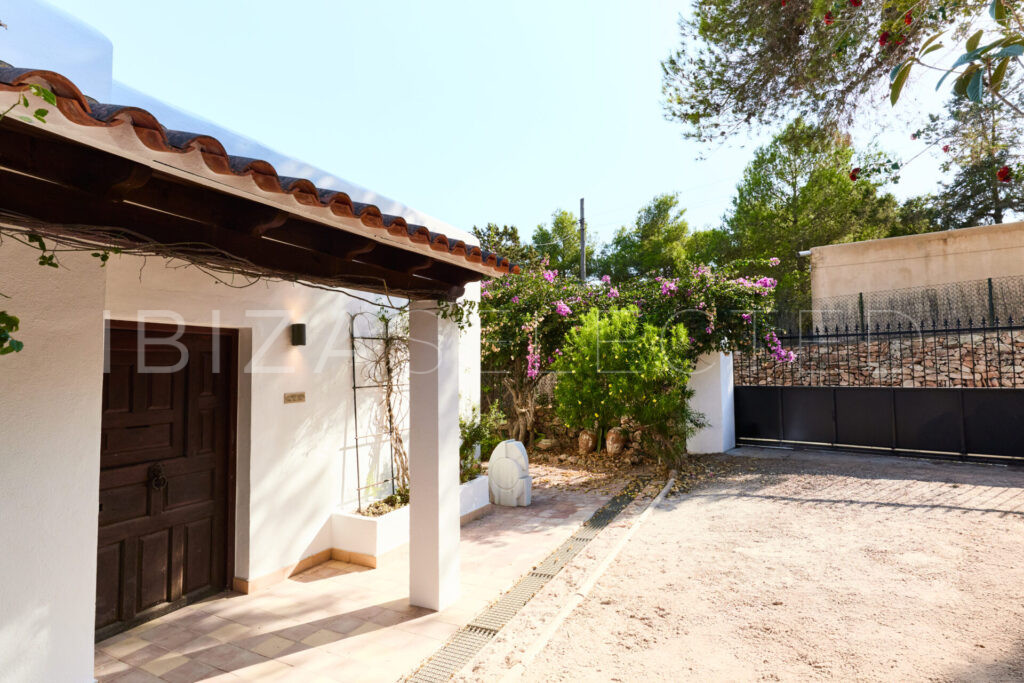 Entrance 3 Can Pardis