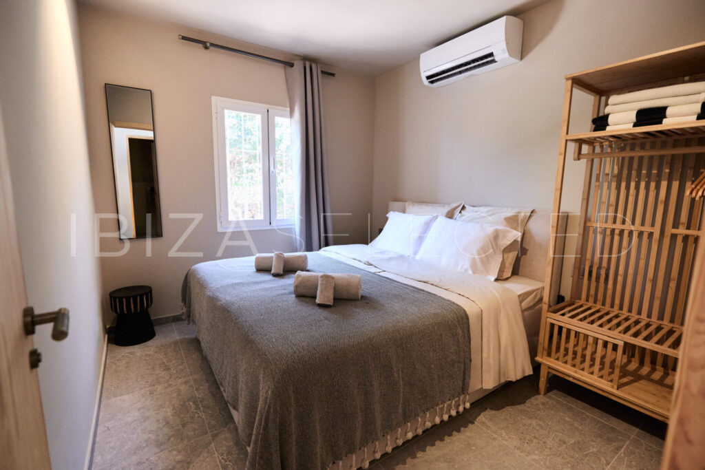 First Bedroom 1 Can Pardis