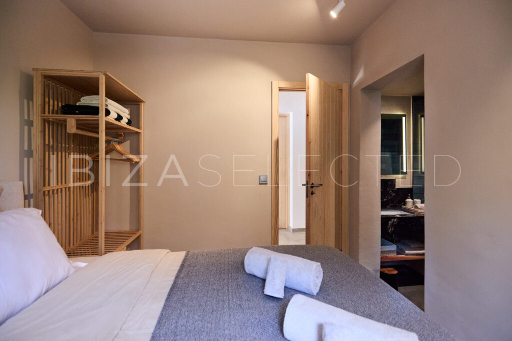 First Bedroom 3 Can Pardis