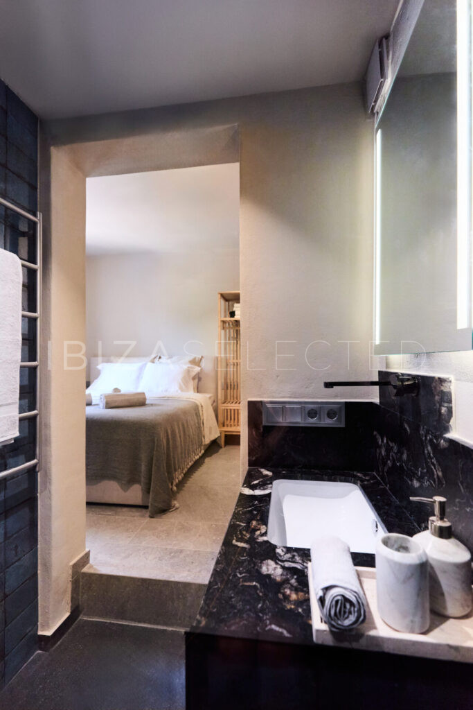 First Bedroom 6 Can Pardis