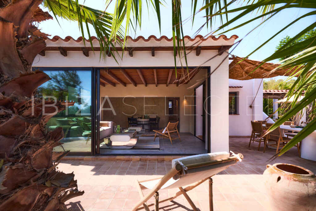 Living 15 Can Pardis