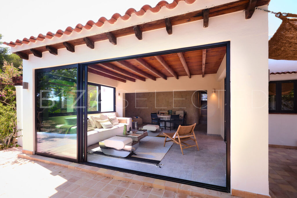 Living 16 Can Pardis