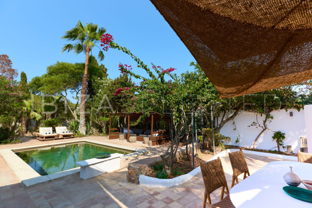 Outside Dining Area 1 Can Pardis