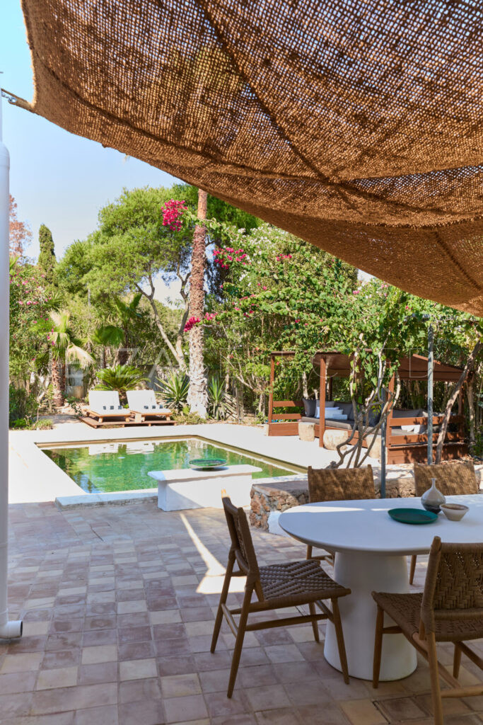 Outside Dining Area 2 Can Pardis