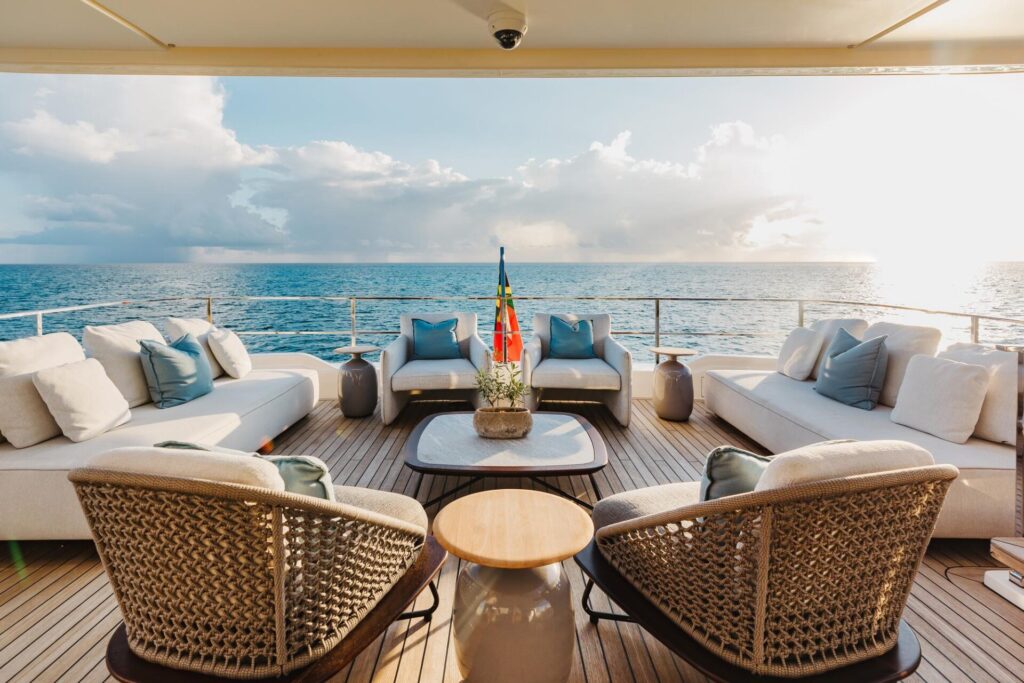Eros Lifestyle Onboard Deck Fraseryachts OQt5u7ZF