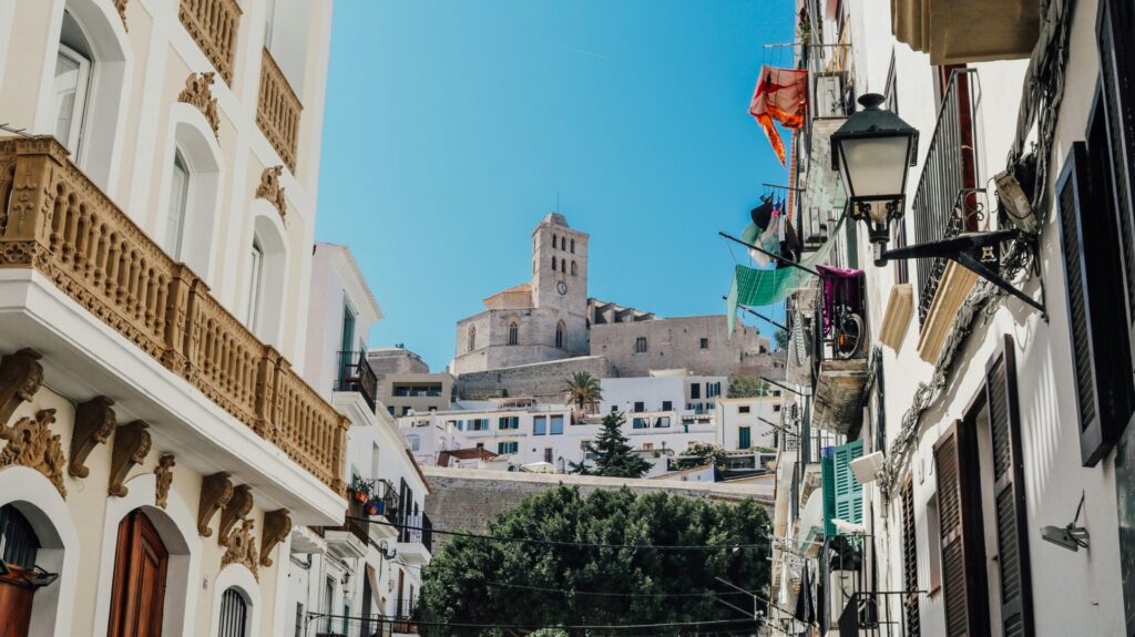 Oliver Thomas UrMOipSGG0g Unsplash